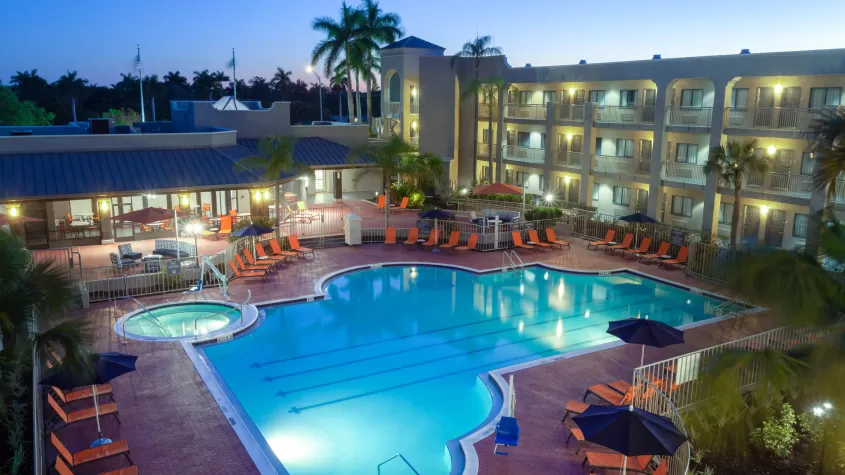 Pool exterior 1